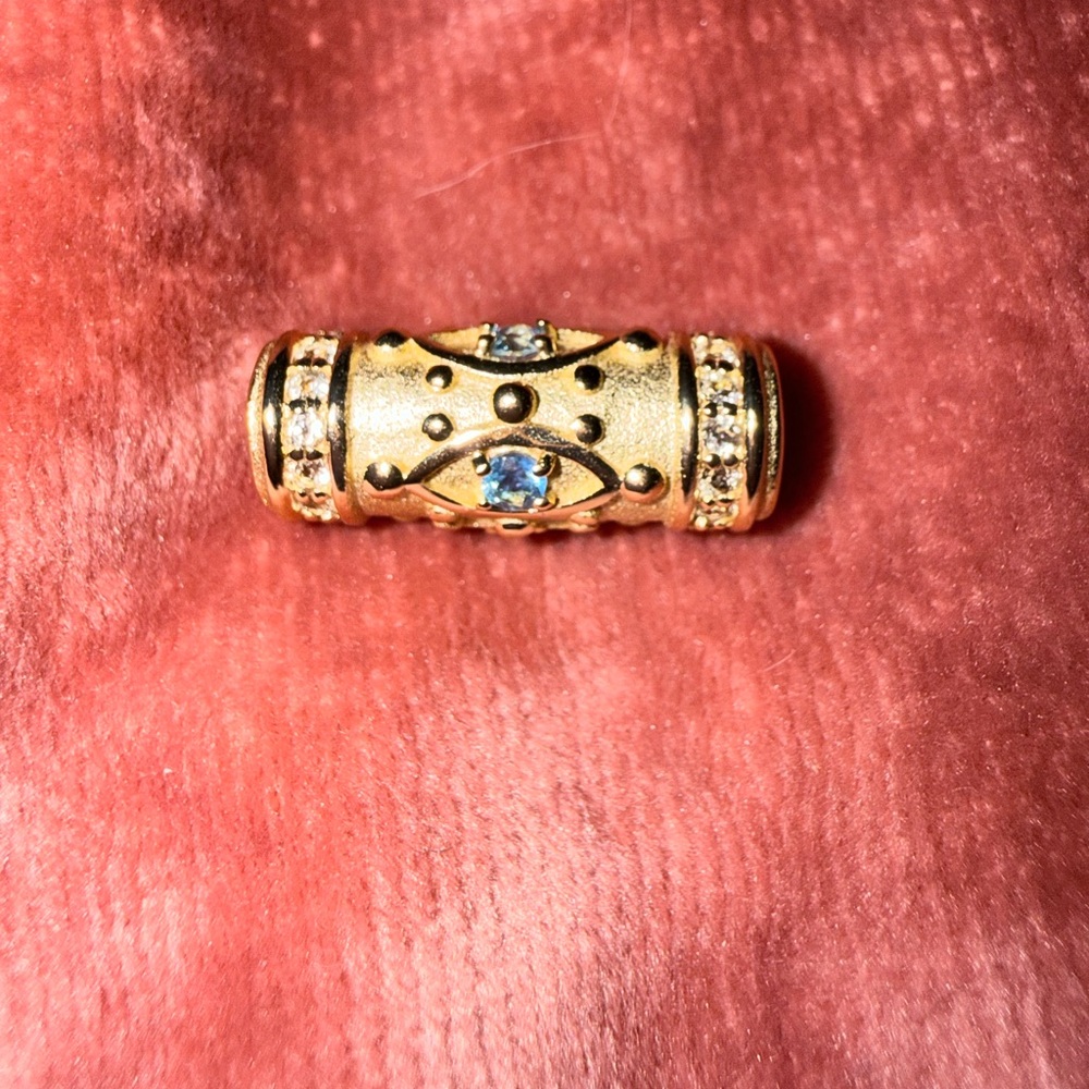 jane win evil eye pendant
